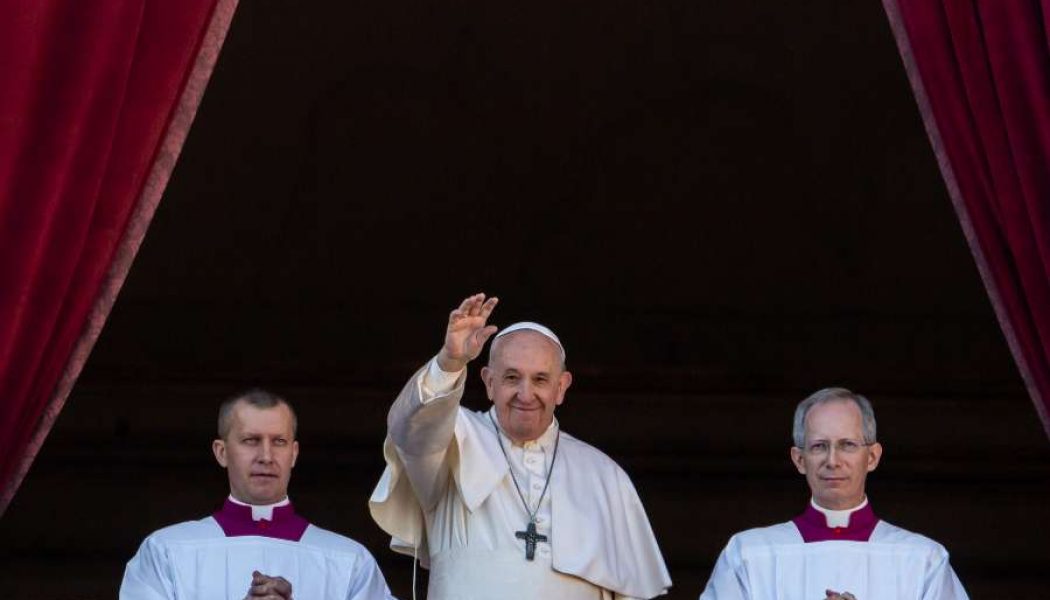 Pope Francis on Christmas: Christ’s light is greater than the darkness of world’s conflicts…