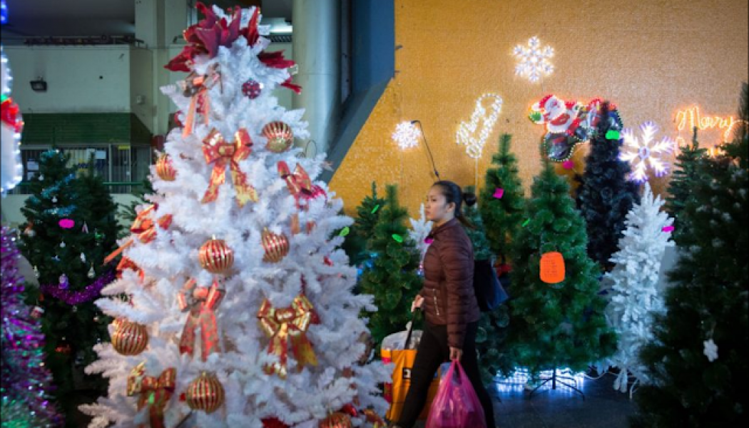 Should Christmas Trees Be Decorated With the Star of David?