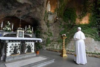 Pope Francis asks Mary to intercede for end to pandemic during Rosary with world’s shrines…