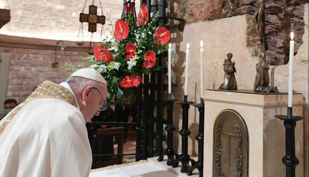 At Sunday Angelus, Pope releases new encyclical ‘Fratelli Tutti,’ outlining his vision of ‘fraternity and social friendship’…