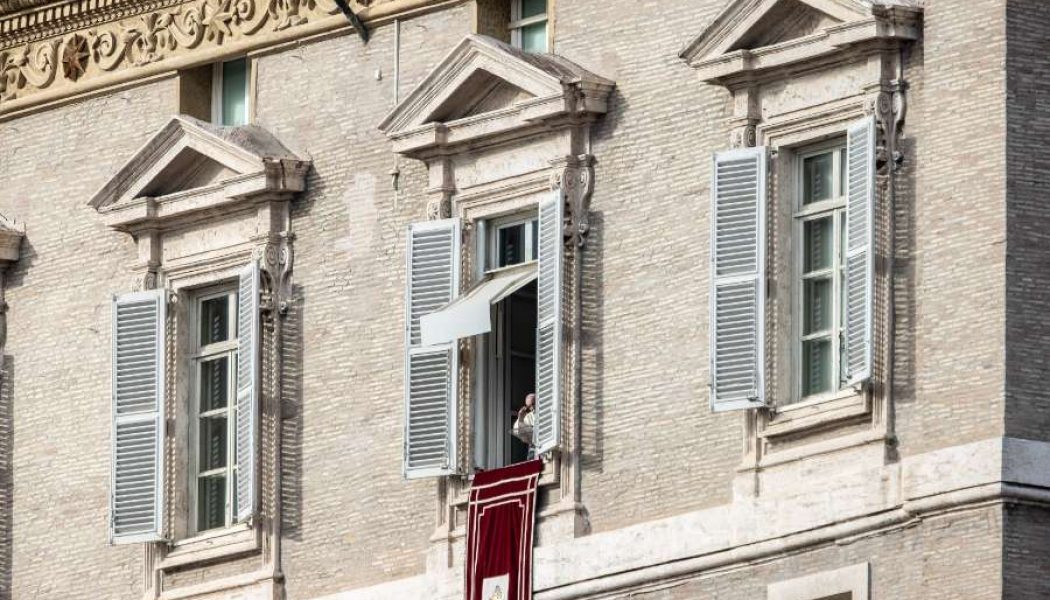 Pope’s Sunday Angelus: ‘Reach out your hand to the poor person: it is Christ’…