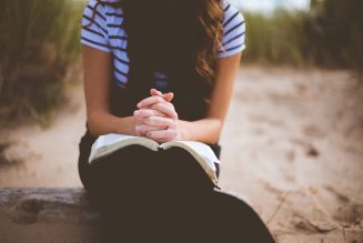 How to Pray and Leave Your Burdens at Jesus’ Feet
