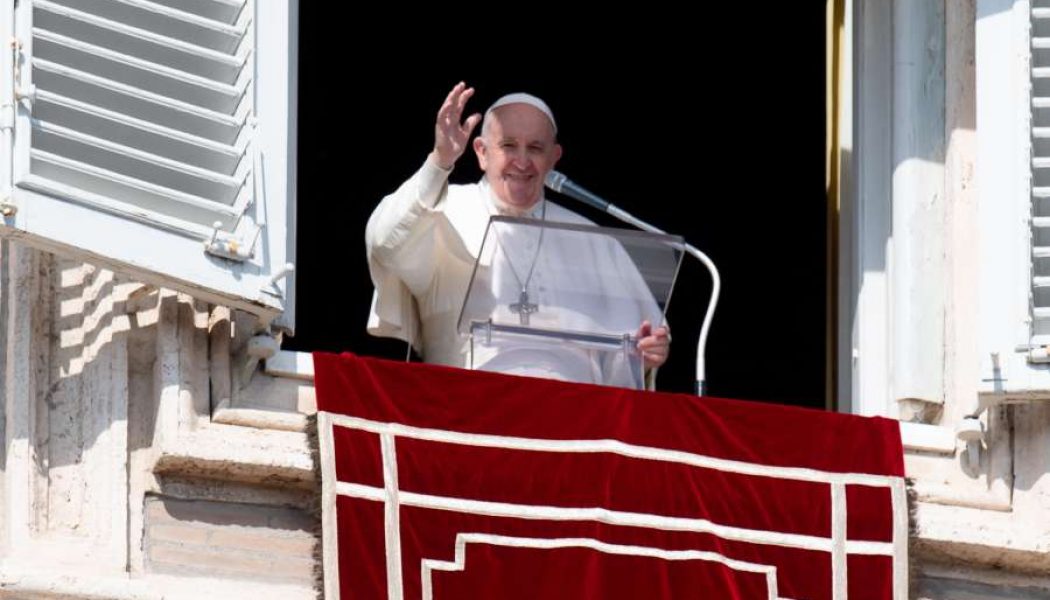 Pope’s Sunday Angelus: ‘The Lord is risen and does not permit darkness to have the last word’…