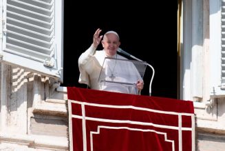 Pope’s Sunday Angelus: ‘The Lord is risen and does not permit darkness to have the last word’…
