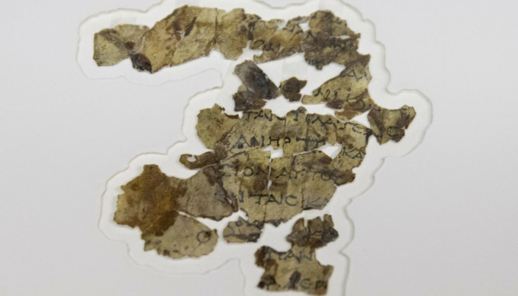 Israeli archaeologists announce discovery of more Dead Sea Scrolls…