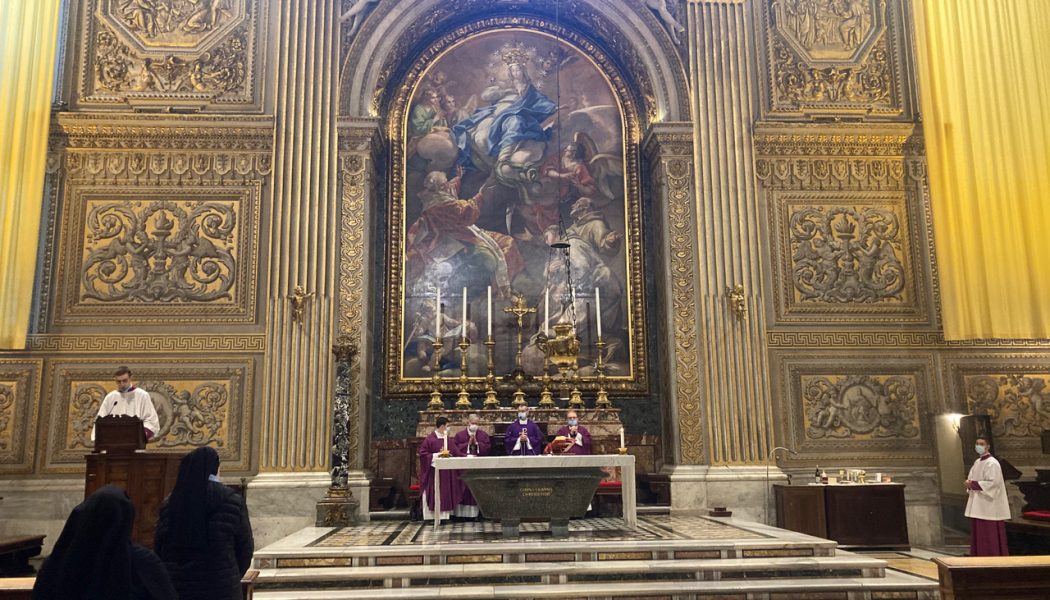 ‘Like a museum’: Dead silence in St. Peter’s Basilica as suppression of individual Masses comes into force…