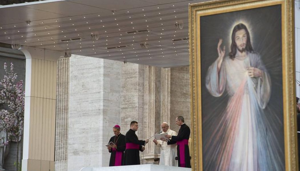 Pope on Divine Mercy Sunday: “Christ’s wounds are open channels between him and us, shedding mercy upon our misery”…