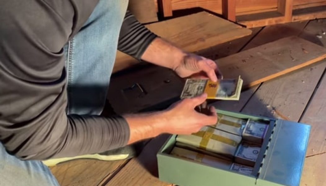Treasure hunter finds long-rumored $46,000 hidden in cashbox beneath floorboards of Massachusetts family’s home …