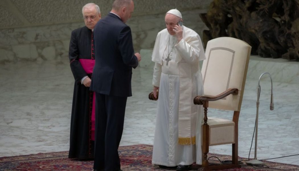 Who was on the phone? Pope’s mysterious phone call during Wednesday audience gets Vatican watchers buzzing…