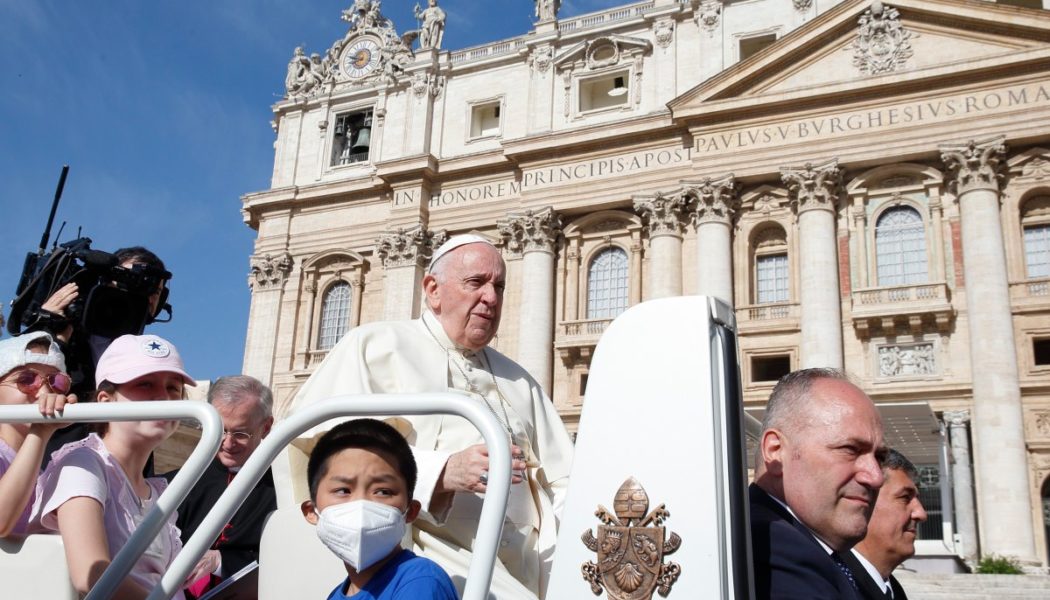 Pope says ‘Irish brought the whiskey, Italians brought the Mafia,’ referring to US immigrants…