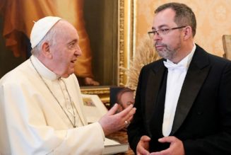 Vatican tries to mend Ukraine ties after Kyiv protests comments made by Pope Francis…