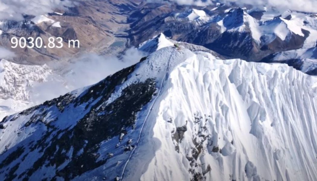 Video: Spectacular shots from a drone camera flying over Mount Everest…
