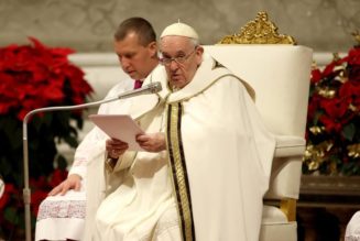 Pope Francis at Christmas Mass: The Manger Is a Sign That God Is With Us and Loves Us…