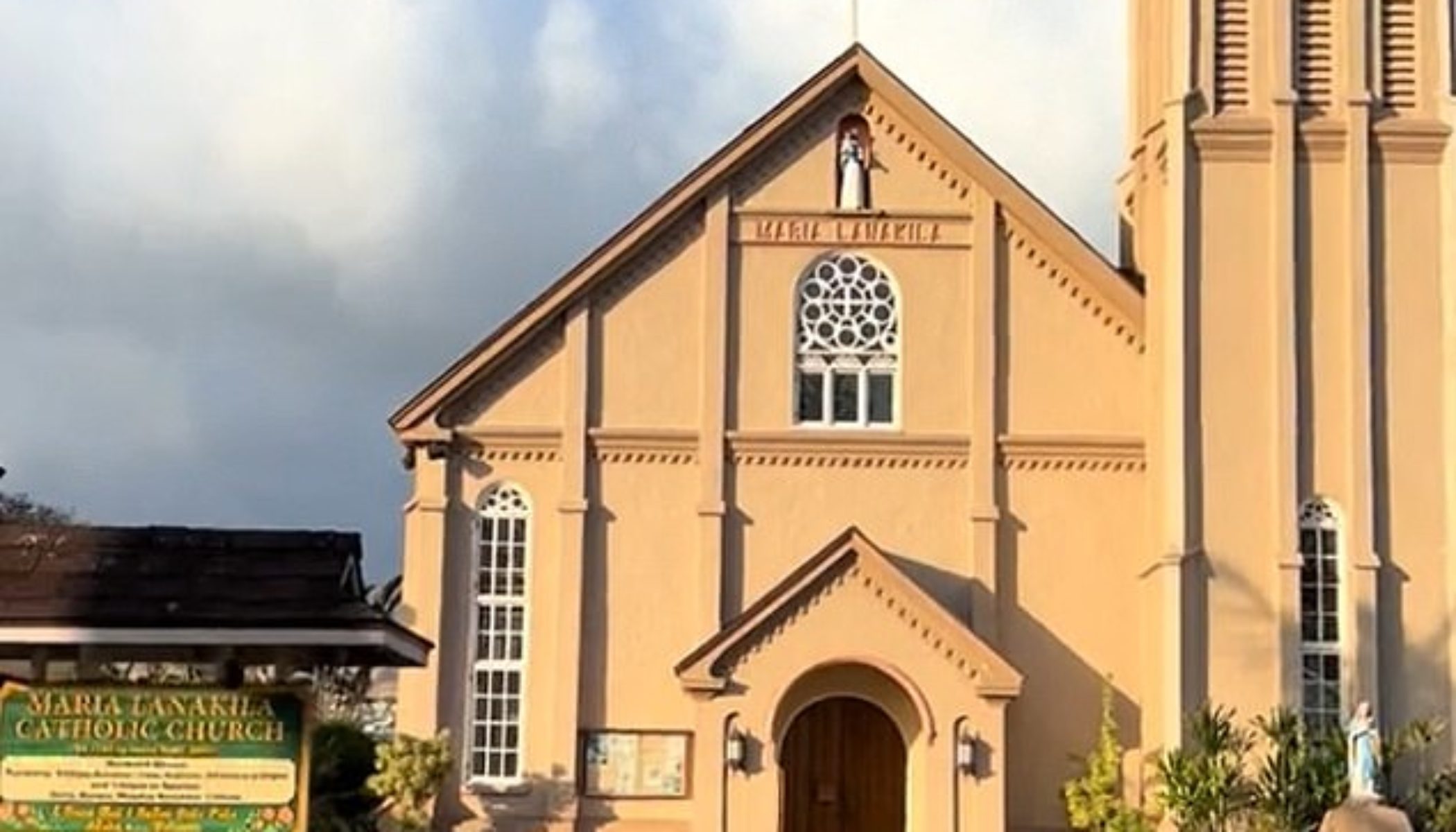 As Death Toll Climbs In Lahaina, Video Shows Maria Lanakila Church ...