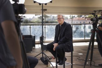 Bishop Barron leads prayer vigil at Planned Parenthood, calls for end to ‘culture of death’…