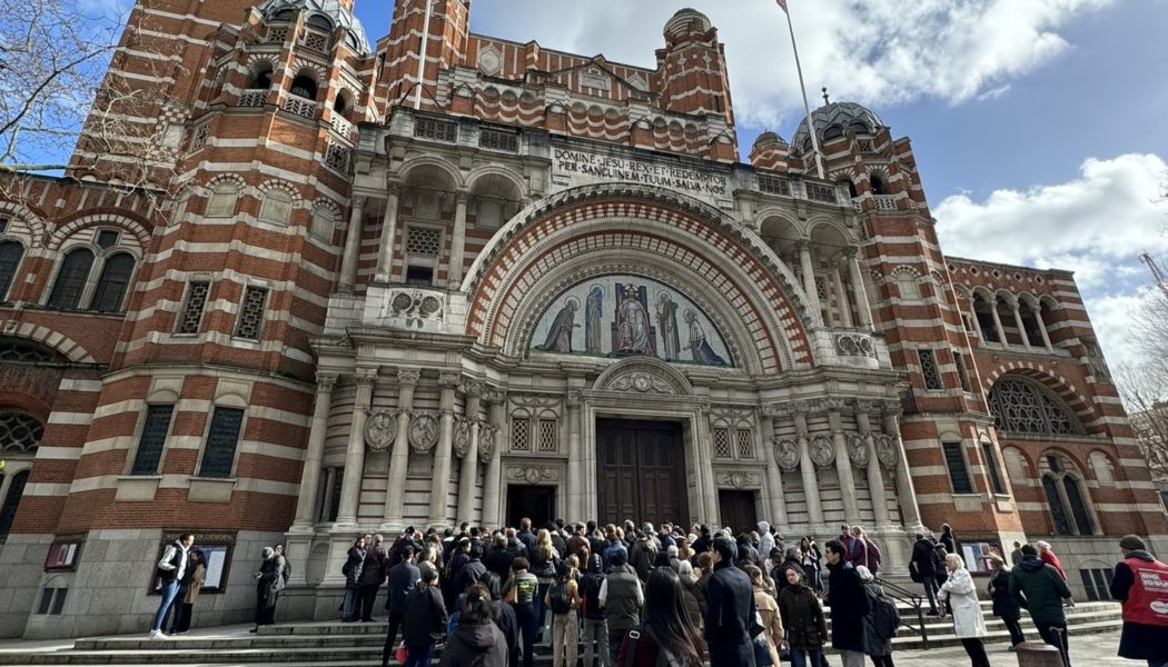Westminster Cathedral forced to turn people away due to unprecedented numbers attending Easter Triduum…