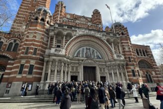Westminster Cathedral forced to turn people away due to unprecedented numbers attending Easter Triduum…
