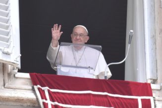 Pope at Angelus: ‘Don’t Let Yourself Be Imprisoned by the Myths of Money, Power, and Success’…