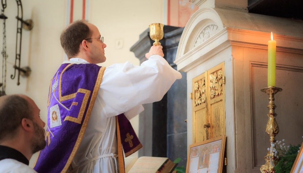 The Traditional Latin Mass: Third rail of the National Eucharistic Congress?