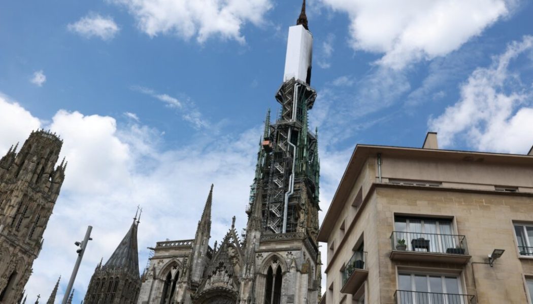 Rouen Cathedral Reopens After Minor Spire Fire; Blaze Is Quickly Brought Under Control…