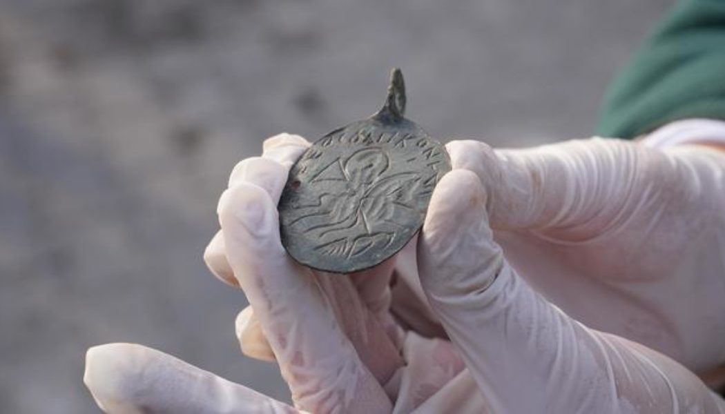 5th-Century Amulet Depicting Biblical Figure King Solomon Spearing the Devil Discovered in Turkey…