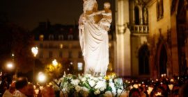 Notre Dame de Paris Returns to Her Cathedral With Thousands of Parisians Walking Her Home…