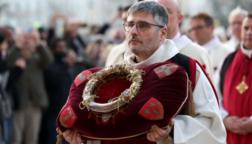 Jesus’ Crown of Thorns Returned to Notre Dame Cathedral…