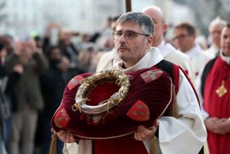 Jesus’ Crown of Thorns Returned to Notre Dame Cathedral…